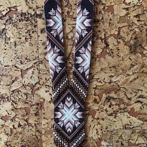 Colliers à petites graines à motif classique noir et blanc pour femmes et filles en fête de mariage, bijoux de vacances - Product Image 2