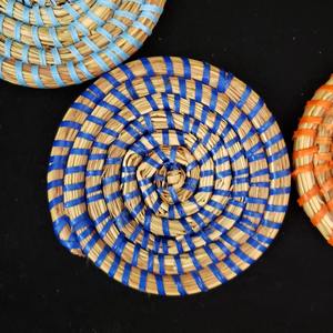 Sous-verres ronds en jonc de mer de couleur personnalisée produits écologiques fabriqués au Vietnam décoration de table en gros - Product Image 3