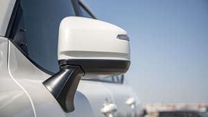 LC300 GXR 3.3D 2024, conduite à droite, blanc, sièges en cuir, intérieur foncé, modèle conduite à droite - Product Image 4