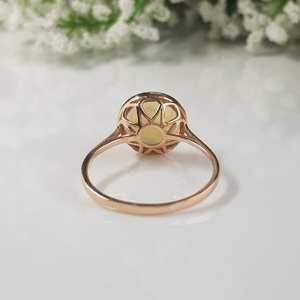 Bague de mariage de luxe en or massif 14K avec opale Welo d'Éthiopie naturelle taillée, pierre de naissance d'octobre, sertie clos, unisexe, OEM - Product Image 4