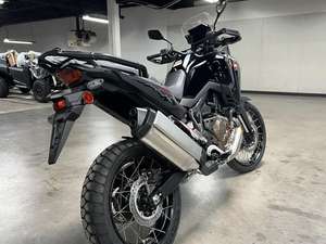 En stock: Motocicletas Africa Twin 2025 en venta y listas para exportar |   Ventas de automóviles - Product Image 5