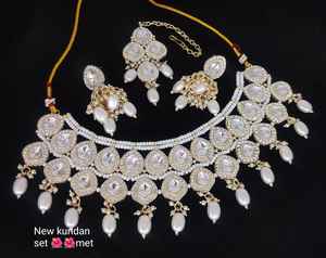 Indian Traditional and Fashionable Gold Plated and Long Mala With Earring and Maagtika Combo Necklace Set for Women - Product Image 4