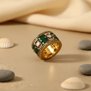 Anillo de Diamantes con Esmalte Esmeralda, Joyería Única con Baño de Oro, Anillos de Moda - Product Image 1