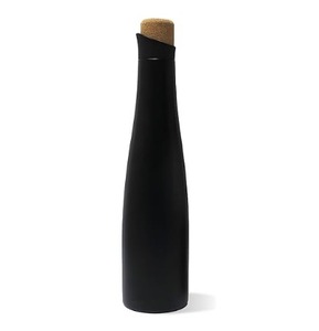 Vente à forte demande Bouteille Shark avec bouchon en liège 650 ML, Plongez dans le style avec la bouteille Shark, Bouteille à boisson inspirée des requins - Product Image 1