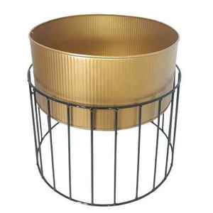 Jardinière en métal doré élégante pour l'intérieur et l'extérieur, décoration d'intérieur de luxe, style côtier moderne classique, aspect antique pour l'intérieur - Product Image 3