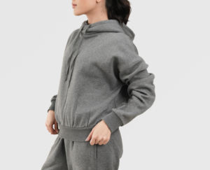 Ensemble de survêtement décontracté pour femme, tendance, à grammage élevé, personnalisable pour la vente en gros, comprenant un sweat à capuche chaud et un pantalon de jogging - Product Image 4