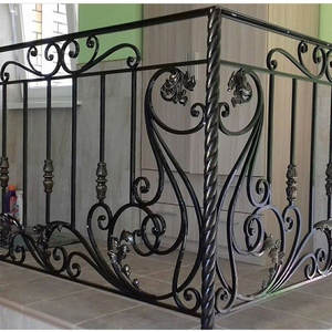 Rampe de balcon en fer forgé du fournisseur du Vietnam avec un design personnalisé, une grande durabilité et une apparence extérieure élégante - Product Image 3