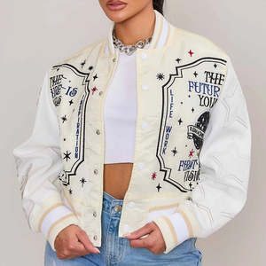 Vestes universitaires en cuir brodé de haute qualité pour femmes, avec logo personnalisé, manches courtes, style varsity - Product Image 2