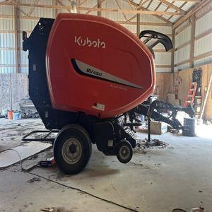 Presse à balles carrée Kubota avec moteur pour une productivité élevée, pressage de la paille et du foin, qualité supérieure, livraison rapide - Product Image 3