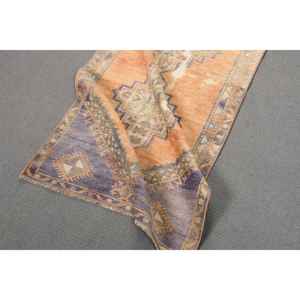 Alfombra Vintage de 2.3x5.2 pies, Alfombra Turca Pequeña, Alfombra de Lana con Diseño Floral en Naranja y Azul - Product Image 4