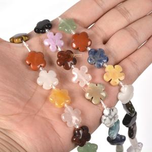 Cuentas con forma de flor de piedras preciosas mixtas, cuentas espaciadoras de cristal Natural, cuentas sueltas de piedra energética de 15mm, 15 pulgadas - Product Image 4