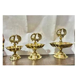 Proveedor a granel, lámpara de Puja de aceite Diya Devdas de latón grabado para regalos de Puja de Festival en casa o celebraciones de Diwali - Product Image 2