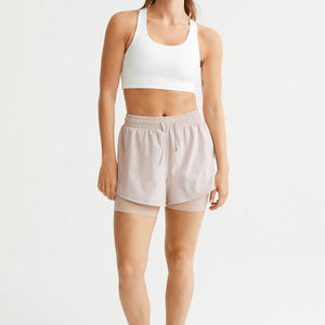 Ensemble de soutien-gorge de sport et short de yoga pour femmes personnalisé - Écologique, réversible, antibactérien, séchage rapide, respirant, en élasthanne/nylon, taille moyenne - Product Image 1