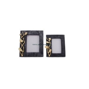 Ensemble de 2 tailles différentes, cadre photo de table d'appoint pour la maison et le bureau, cadre photo en bois et en laiton de forme personnalisée de qualité supérieure - Product Image 1