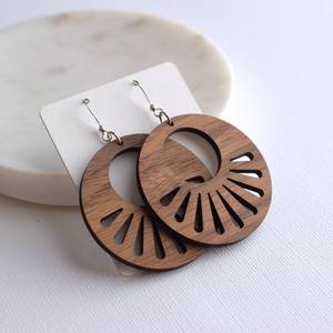 Pendientes bohemios ecológicos de madera marrón para mujer, estilo amor y Ángel con ganchos dorados, accesorios de moda - Product Image 2