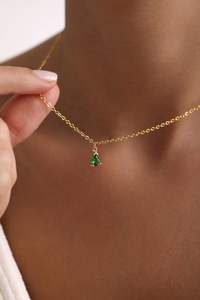 Collar de Plata de Ley 925 Chapado en Oro de 14K con Pequeño Colgante de Piedra de Nacimiento, Mini Collar de Esmeralda del Mes de Nacimiento, Regalo - Product Image 3