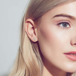 Nouvelles boucles d'oreilles clous de luxe en moissanite VVS taille brillante en forme de croix de 2,2 mm pour hommes et femmes, en argent sterling 925, cadeau d'anniversaire - Product Image 3