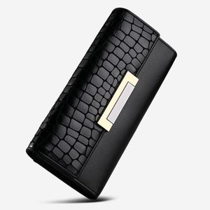 Portefeuille en cuir avec compartiment à monnaie étendu et plusieurs emplacements pour cartes pour une grande capacité et un design élégant - Product Image 5