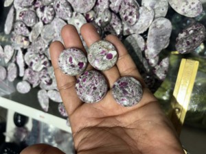 Piedra de sangre impresionante hecha a mano de 15 a 20 MM, fabricación aproximada para collar y joyería, piedras preciosas de autocuidado para mujeres - Product Image 4