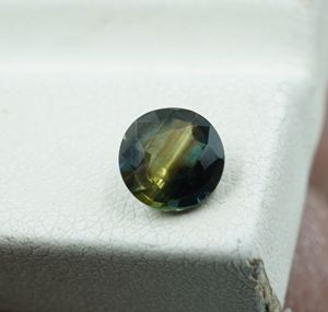 Gema de Zafiro Verde Azulado Natural Sin Tratar de 0.84 Ct, Corte Redondo, 3 mm de Altura - Product Image 4