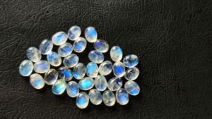 Cabochon de pierre de lune arc-en-ciel de haute qualité 3x5mm ovale pierre de lune lisse pierres de feu bleues pour bijoux prix de gros Lot - Product Image 2