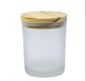 Conteneurs de bougies blancs givrés de style nordique avec couvercles en bois hermétiques, pots en métal blanc mat pour marque de bougies de luxe, logo personnalisé - Product Image 3