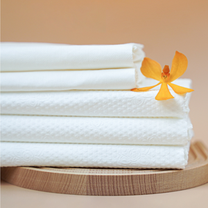 Toalla de viaje de tela no tejida blanca ecológica OEM ODM, compacta, práctica, con patrón a cuadros, uso en la playa de verano desechable - Product Image 6