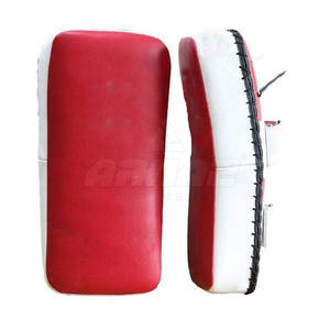 Escudo de patadas de Taekwondo con curva de patadas de entrenamiento de artes marciales con logotipo personalizado | Escudo de patadas de nuevo estilo fabricado en Pakistán - Product Image 2