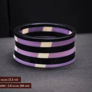 Bracelets en résine facettée éthérée par MS Handicraft - Design moderne, taille et impression personnalisables - Product Image 2