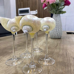 Copas de cóctel costeras: Un regalo de aniversario único - Product Image 3