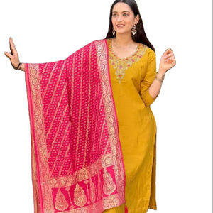 Haute sur demande à la mode excellente qualité couleur jaune pur fil de soie romain travail point Salwar costume avec ensemble Dupatta - Product Image 1