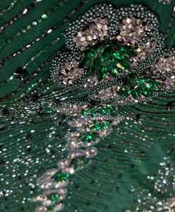 ผ้าลูกไม้ลูกปัดที่ออกแบบอย่างประณีตสำหรับชุดเลเฮ็งกาซึ่งมีลวดลายที่ละเอียดอ่อนและพื้นผิวที่หรูหราเพื่อให้ดูหรูหรา - Product Image 3