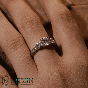 Solitaire de diamant de coupe ronde avec des accents Bague de fiançailles de style pour femme - Product Image 5