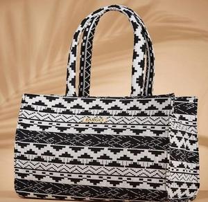 Sacs fourre-tout en tissu lourd faits à la main Jacquard motif teint en fil de chaîne pour Shopping Lifestyle Rembourrage Bagages Haryana Inde - Product Image 1