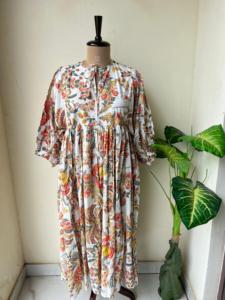 ชุดเดรสผ้าฝ้ายพิมพ์ลายดอกไม้สไตล์อินเดียชุดเดรสคอวีสำหรับฤดูร้อนเดรสผ้าฝ้ายออร์แกนิคพิมพ์ลายบล็อกขนาดเดียวเหมาะสำหรับเป็นของขวัญสำหรับเธอ - Product Image 5