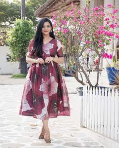 เสื้อโค้ทแบบดั้งเดิมอินเดียที่ทันสมัยสไตล์ตะวันตกที่สวยงามสำหรับใส่ไปงานปาร์ตี้ - Product Image 2