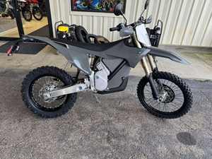 Nouvelle moto tout-terrain électrique Starrks VARRG M X ALP HA 80HP avec garantie de 3 ans - Product Image 5