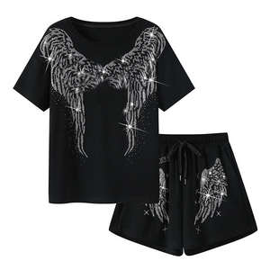 Ensemble T-shirt et short à logo personnalisé pour femmes Vêtements d'été avec strass Ensemble sweat-shirt et short - Product Image 3