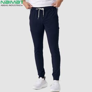 Pantalon de jogging uni doux et extensible pour hommes, décontracté, athlétique, coupe ajustée, taille élastique, poche à cordon, vente en gros de polyester et d'élasthanne - Product Image 1