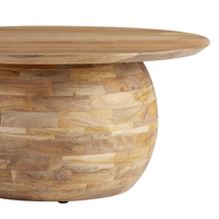 Table basse en bois sculpté artisanal, style rustique moderne, finition naturelle, petit meuble décoratif pour la maison