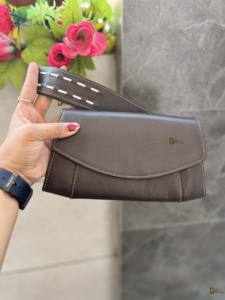 Pochette multi-cartes en cuir véritable pour femmes avec cuir recyclé pour un usage quotidien ou une soirée - Product Image 4