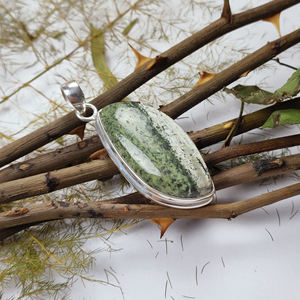 จี้โอปอลสีเขียวเงินแท้ 925 แบบสั่งทำพิเศษ – เครื่องประดับดีไซน์ขอบแบบแฟนซี ขายส่งจำนวนมาก - Product Image 3