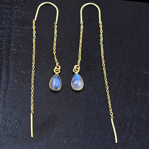 Boucles d'oreilles en pierre de lune naturelle avec chaîne en forme de larme, plaqué or 24 carats, fournisseur de bijoux en gros d'Inde - Product Image 1