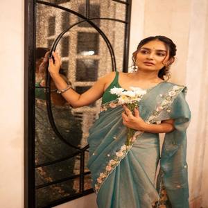 Sari VASTRA COTTAGE de Tela de Musgo Puro con Bordado Floral Premium y Borde Calado, Sari Indio de Diseño con Blusa - Product Image 2