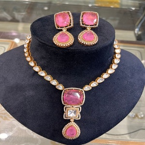 Ensemble de colliers Moissanite Kundan de haute qualité finition Premium bijoux de mariée et de fête avec des détails fins étincelle luxueuse - Product Image 1