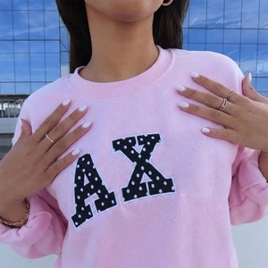 AXO Sisterhood เสื้อคอกลมปักลายจุดสีชมพู/เสื้อสเวตเชิ้ตสำหรับชมรมนักเรียน/เครื่องแต่งกายกรีก งานปักแบบเรียบสีดำและสีขาว - Product Image 5