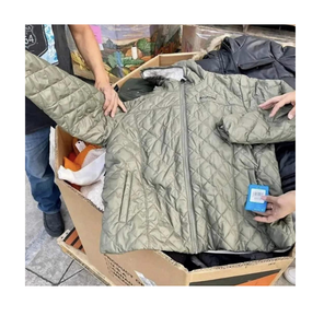 Chaquetas de invierno Palets disponibles para la venta Precios bajos Pedidos a granel aceptados Chaquetas de invierno asequibles Ropa de invierno al por mayor - Product Image 2