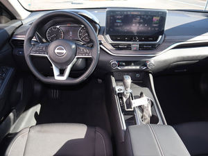 Nissan Altima 2.5 SV FWD 2025, Listo para Enviar - Product Image 2