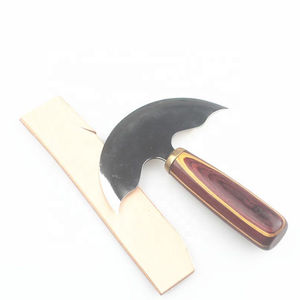 Couteau de travail du cuir avec manche en bois Couteau de coupe en cuir au design incurvé avec lame en acier à haute teneur en carbone Couteau à tête en cuir - Product Image 5