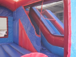 Châteaux gonflables avec toboggan aquatique en promotion pour location commerciale - Product Image 4